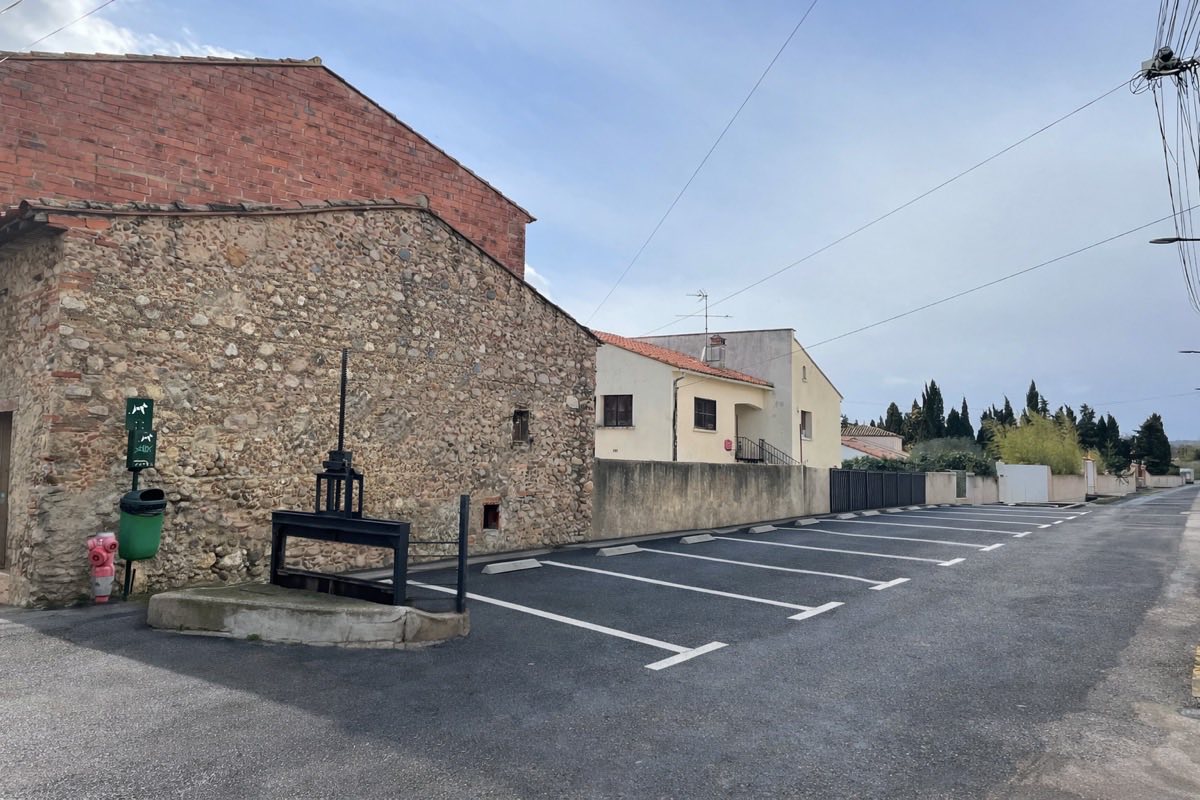 Le lavoir de Corneilla &mdash; futur parking