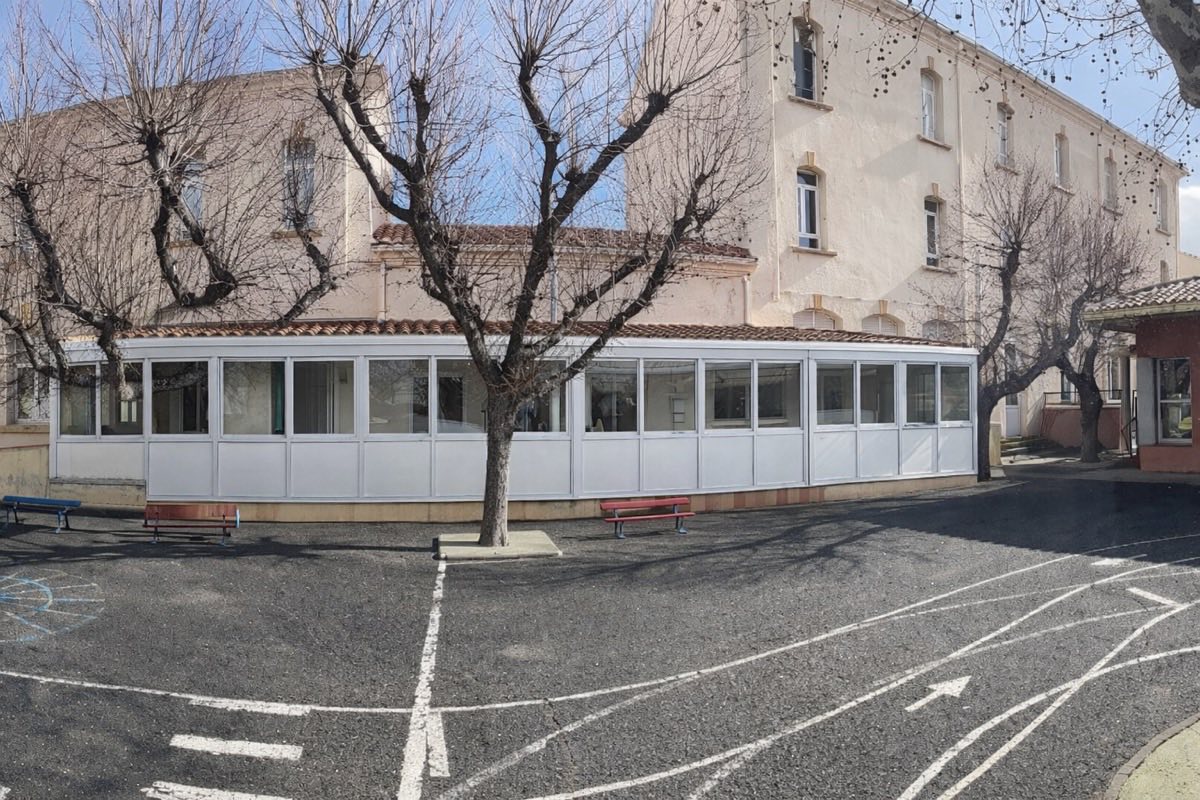 Cour de l'&eacute;cole maternelle de Corneilla
